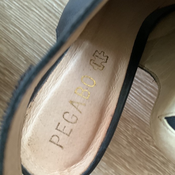 Pegabo  Genuine Leather Mules - Picture 5 of 5